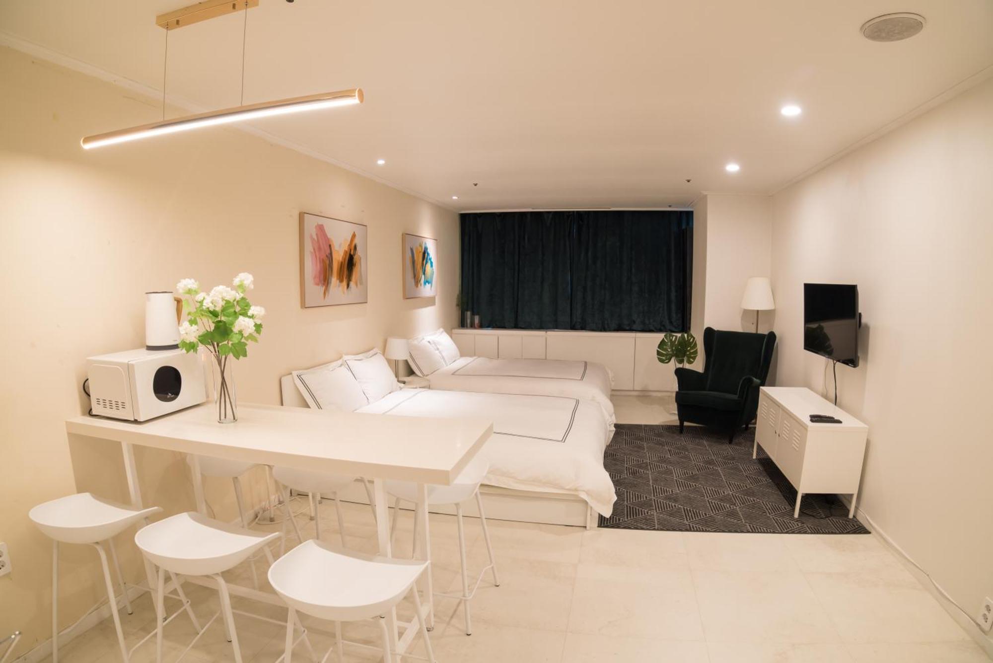 Cloud S Hongdae Apartment *